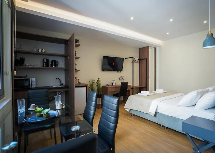 City Living At Akadimias